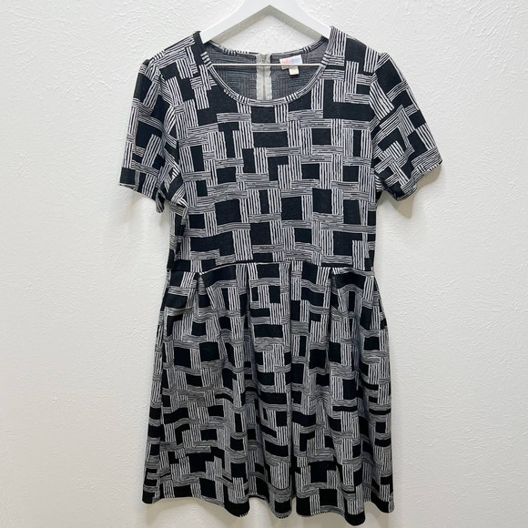 LuLaRoe Dresses & Skirts - LuLaRoe Womens Sz 3XL Short Sleeve Fit & Flare Dress Geometric Black White